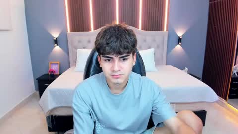 Snapshot of tommy18__ chatting on 06/06/26, 04:17 Tommy online show from 06/06/26, 04:17