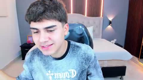Snapshot of tommy18__ chatting on 06/12/26, 03:49 Tommy online show from 06/12/26, 03:49