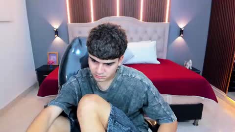 Snapshot of tommy18__ chatting on 06/19/26, 03:55 Tommy online show from 06/19/26, 03:55