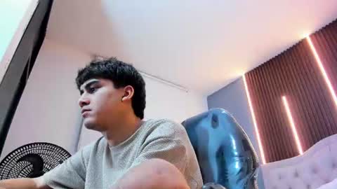 Snapshot of tommy18__ chatting on 06/28/26, 03:23 Tommy online show from 06/28/26, 03:23