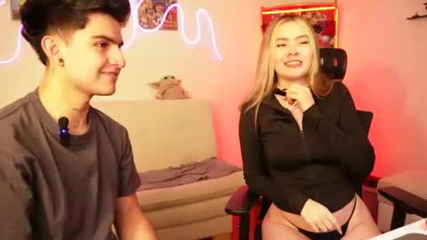 Snapshot of tommy_and_sophie chatting on 08/04/26, 04:04 tommy and sophie online show from 08/04/26, 04:04