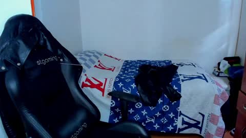 Twitter BreddTommy IG tommy bredd online show from 01/28/25, 09:40