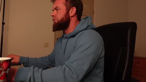 Snapshot of tommy_burnzzz chatting on 01/12/25, 02:35 tommy burnzzz online show from 01/12/25, 02:35