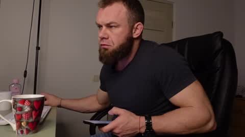 Snapshot of tommy_burnzzz chatting on 01/16/25, 04:28 tommy burnzzz online show from 01/16/25, 04:28