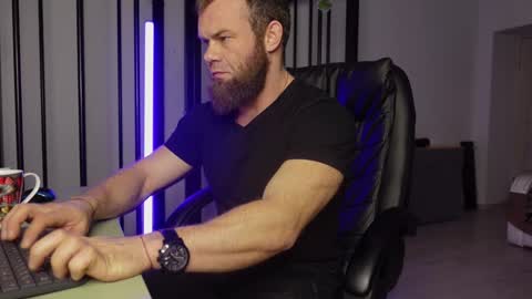 Snapshot of tommy_burnzzz chatting on 02/13/25, 02:45 tommy burnzzz online show from 02/13/25, 02:45