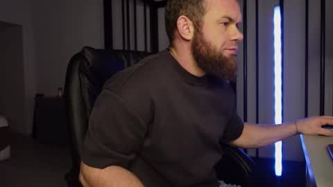 Snapshot of tommy_burnzzz chatting on 02/26/25, 02:37 tommy burnzzz online show from 02/26/25, 02:37