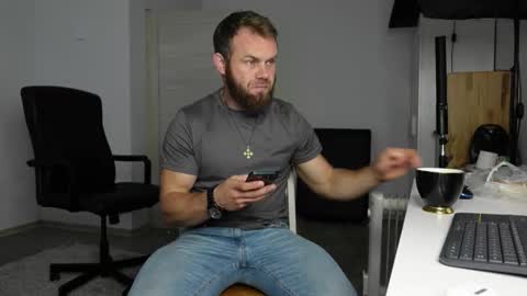 Snapshot of tommy_burnzzz chatting on 10/09/25, 06:44 tommy burnzzz online show from 10/09/25, 06:44