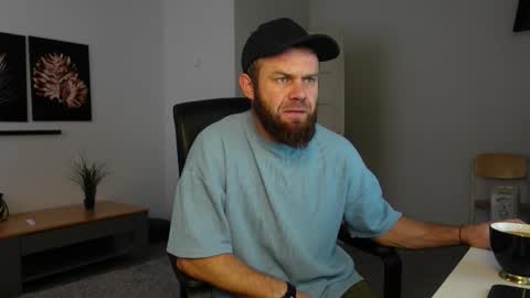 Snapshot of tommy_burnzzz chatting on 11/18/25, 07:46 tommy burnzzz online show from 11/18/25, 07:46