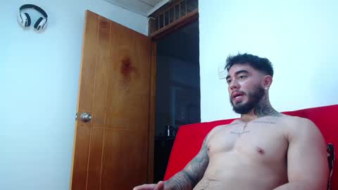 Snapshot of tommyblessd1 chatting on 02/04/25, 06:04 Steven online show from 02/04/25, 06:04