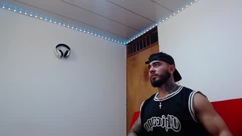 Snapshot of tommyblessd1 chatting on 02/08/25, 12:39 Steven online show from 02/08/25, 12:39