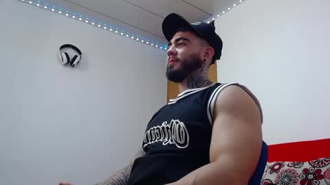 Snapshot of tommyblessd1 chatting on 02/27/25, 07:01 Steven online show from 02/27/25, 07:01