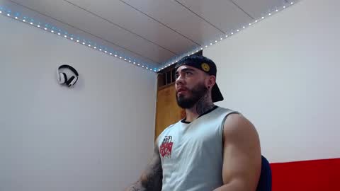 Snapshot of tommyblessd1 chatting on 02/28/25, 05:48 Steven online show from 02/28/25, 05:48