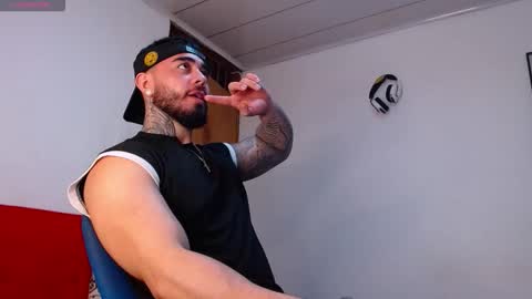 Snapshot of tommyblessd1 chatting on 12/05/25, 08:23 Steven online show from 12/05/25, 08:23