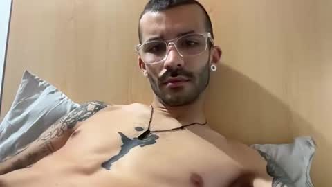 Snapshot of tommydesirex chatting on 04/28/26, 10:48 TOMMYDESIREX online show from 04/28/26, 10:48