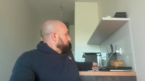 Thomas Fit online show from 09/17/25, 05:53