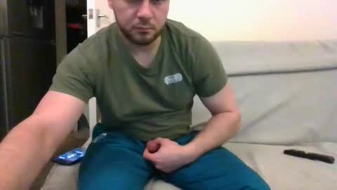 Snapshot of tommyy19901 chatting on 01/04/25, 05:37 tommyy19901 online show from 01/04/25, 05:37