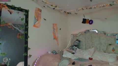 leyla  online show from 10/24/25, 05:31