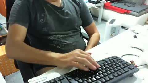 Tom online show from 10/05/25, 07:56