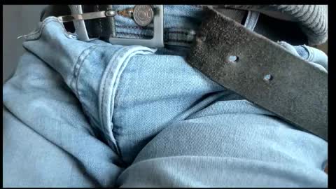 Tom online show from 10/23/25, 03:22