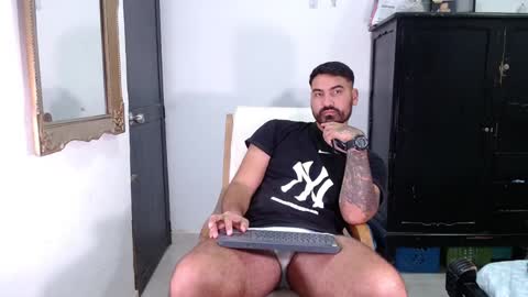 Snapshot of tomy_johnson2 chatting on 01/27/25, 12:33 Tomas jhonson online show from 01/27/25, 12:33