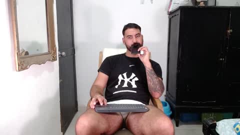 Snapshot of tomy_johnson2 chatting on 01/27/25, 11:33 Tomas jhonson online show from 01/27/25, 11:33
