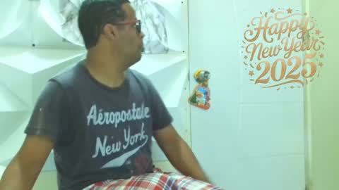 Snapshot of toni2814 chatting on 01/01/25, 01:05 Antonio online show from 01/01/25, 01:05