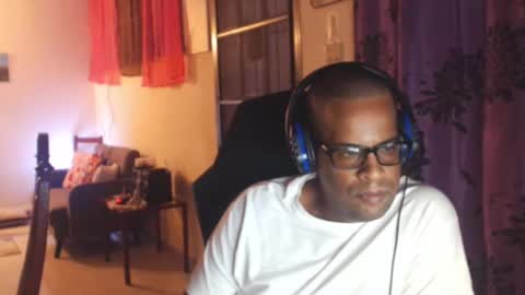 Snapshot of toni2814 chatting on 01/04/25, 02:03 Antonio online show from 01/04/25, 02:03