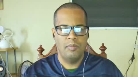 Snapshot of toni2814 chatting on 02/11/25, 12:27 Antonio online show from 02/11/25, 12:27