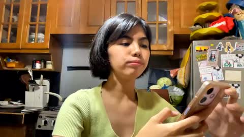Mila online show from 05/26/26, 05:14