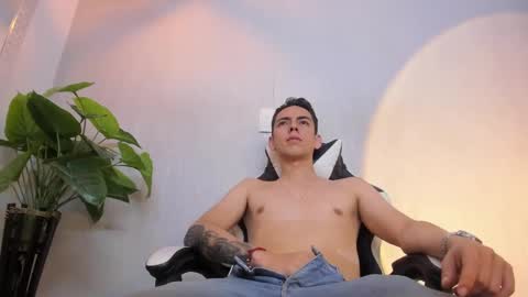 Snapshot of tonny_collins chatting on 11/21/25, 09:02 tonny_collins online show from 11/21/25, 09:02