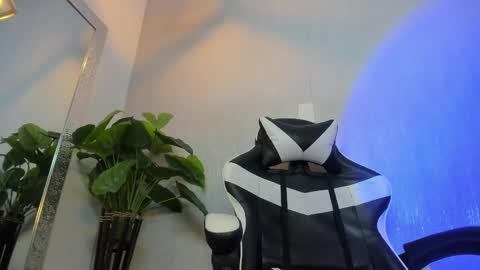 Snapshot of tonny_collins chatting on 11/23/25, 06:30 tonny_collins online show from 11/23/25, 06:30