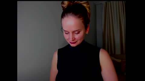 Snapshot of tony_and_alice chatting on 02/24/25, 09:31 Tony and Alice online show from 02/24/25, 09:31