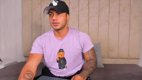 Snapshot of tony_jason chatting on 01/15/25, 03:43 tony jason online show from 01/15/25, 03:43