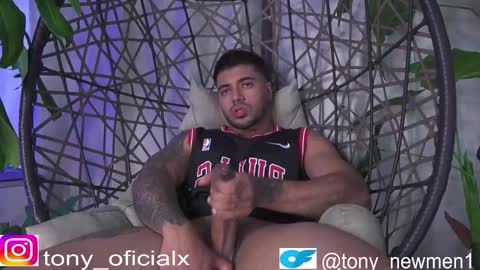 Snapshot of tony_newmen chatting on 10/15/25, 09:15 tony online show from 10/15/25, 09:15