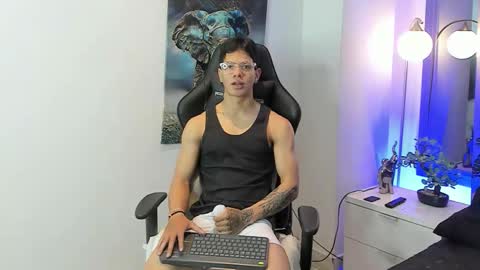 tony_petrov online show from 12/01/25, 12:21