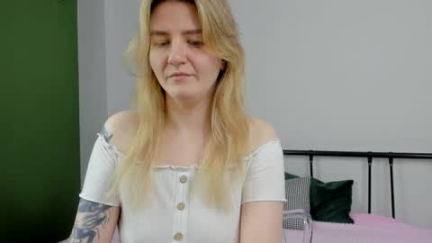 Tonya online show from 06/01/26, 01:40