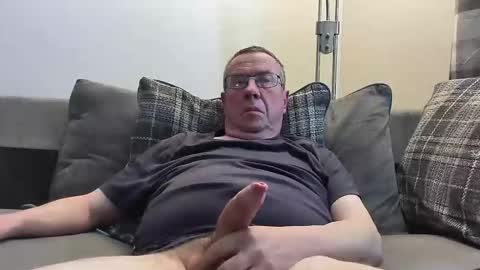 Snapshot of tonyhandjob chatting on 05/02/26, 12:21 tonyhandjob online show from 05/02/26, 12:21