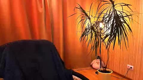 Snapshot of too_beautiful chatting on 10/02/25, 03:19 Elizabeth online show from 10/02/25, 03:19