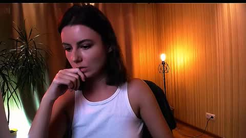 Snapshot of too_beautiful chatting on 10/08/25, 03:31 Elizabeth online show from 10/08/25, 03:31