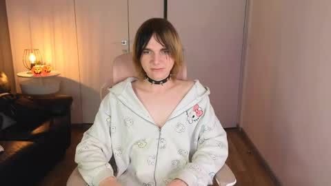 Snapshot of too_silly_ chatting on 05/27/26, 01:57 too_silly_ online show from 05/27/26, 01:57