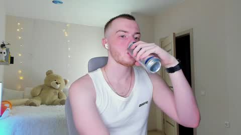 Snapshot of toohornyserj chatting on 12/17/24, 08:32 toohornyserj online show from 12/17/24, 08:32