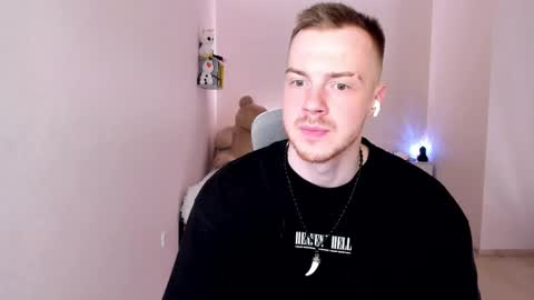 Snapshot of toohornyserj chatting on 03/02/25, 01:26 toohornyserj online show from 03/02/25, 01:26