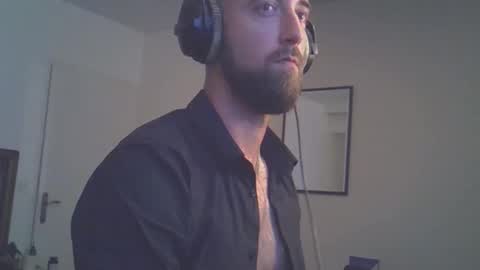 Snapshot of tootsybird chatting on 09/23/25, 10:24 tootsybird online show from 09/23/25, 10:24