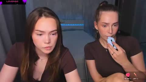 Snapshot of top_twins chatting on 06/10/26, 08:35 Yara online show from 06/10/26, 08:35