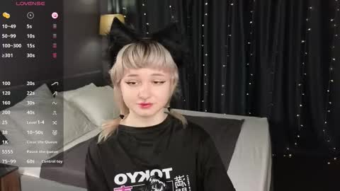 Tori online show from 11/20/25, 12:22