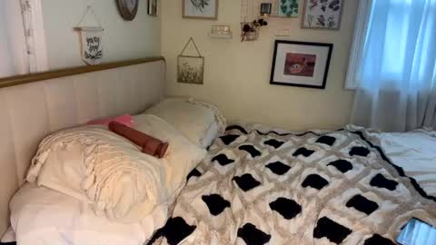 Tori  online show from 02/10/25, 09:36