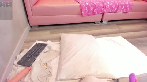 Tori  online show from 12/15/24, 08:25