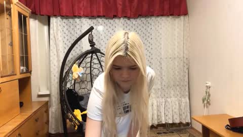 Lina online show from 12/01/25, 01:27