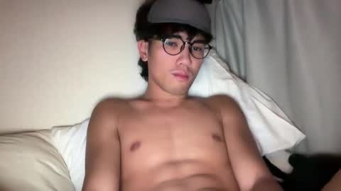 Snapshot of toshikaro0 chatting on 11/15/25, 03:08 Karo online show from 11/15/25, 03:08