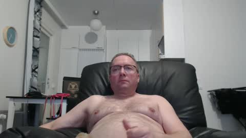 Snapshot of tosimies69 chatting on 01/18/25, 04:31 tosimies69 online show from 01/18/25, 04:31